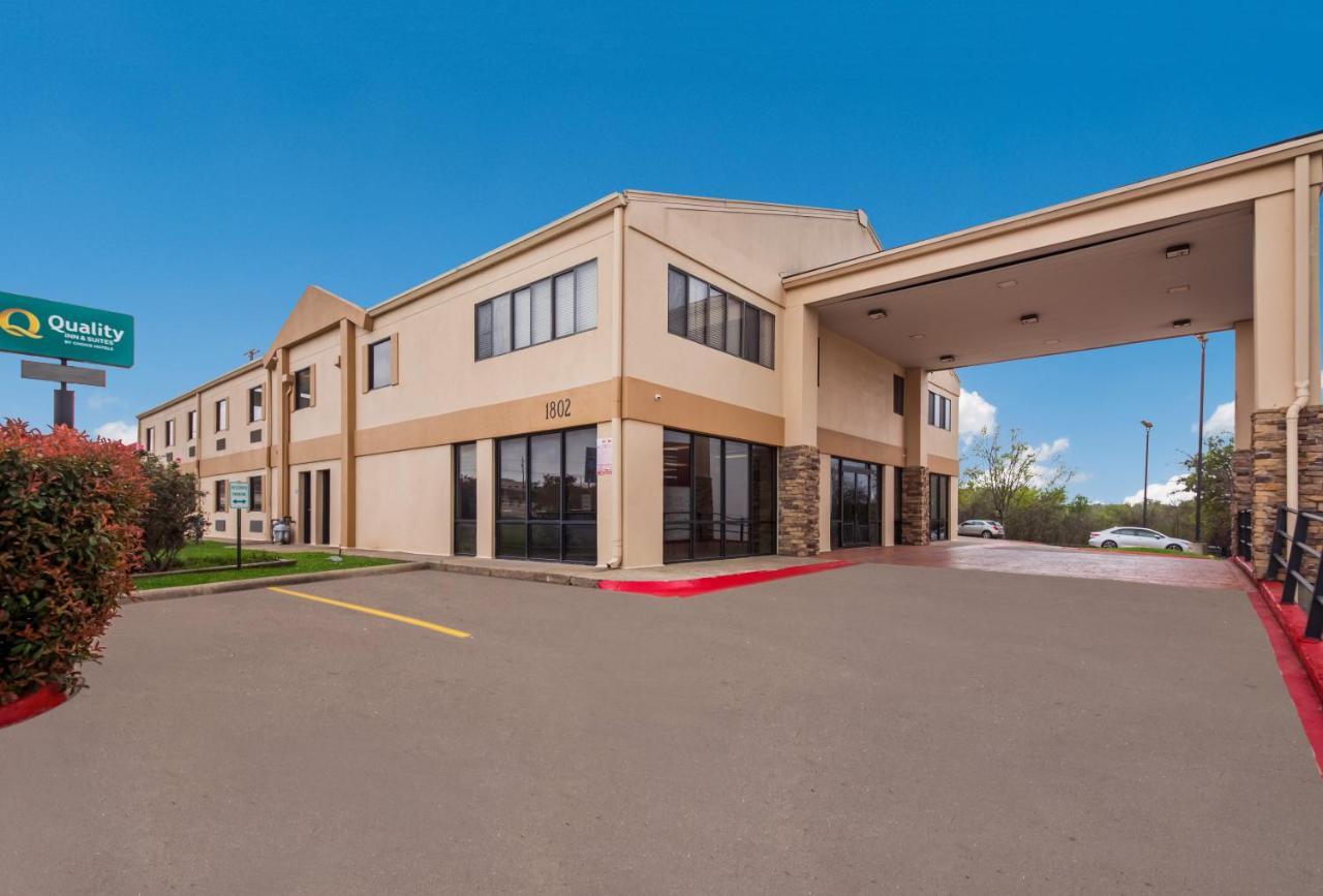 Quality Inn & Suites Round Rock Exterior photo